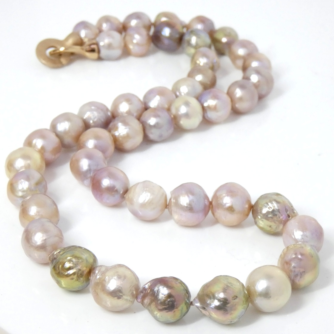 Multicoloured Round Ripple Pearl Necklace